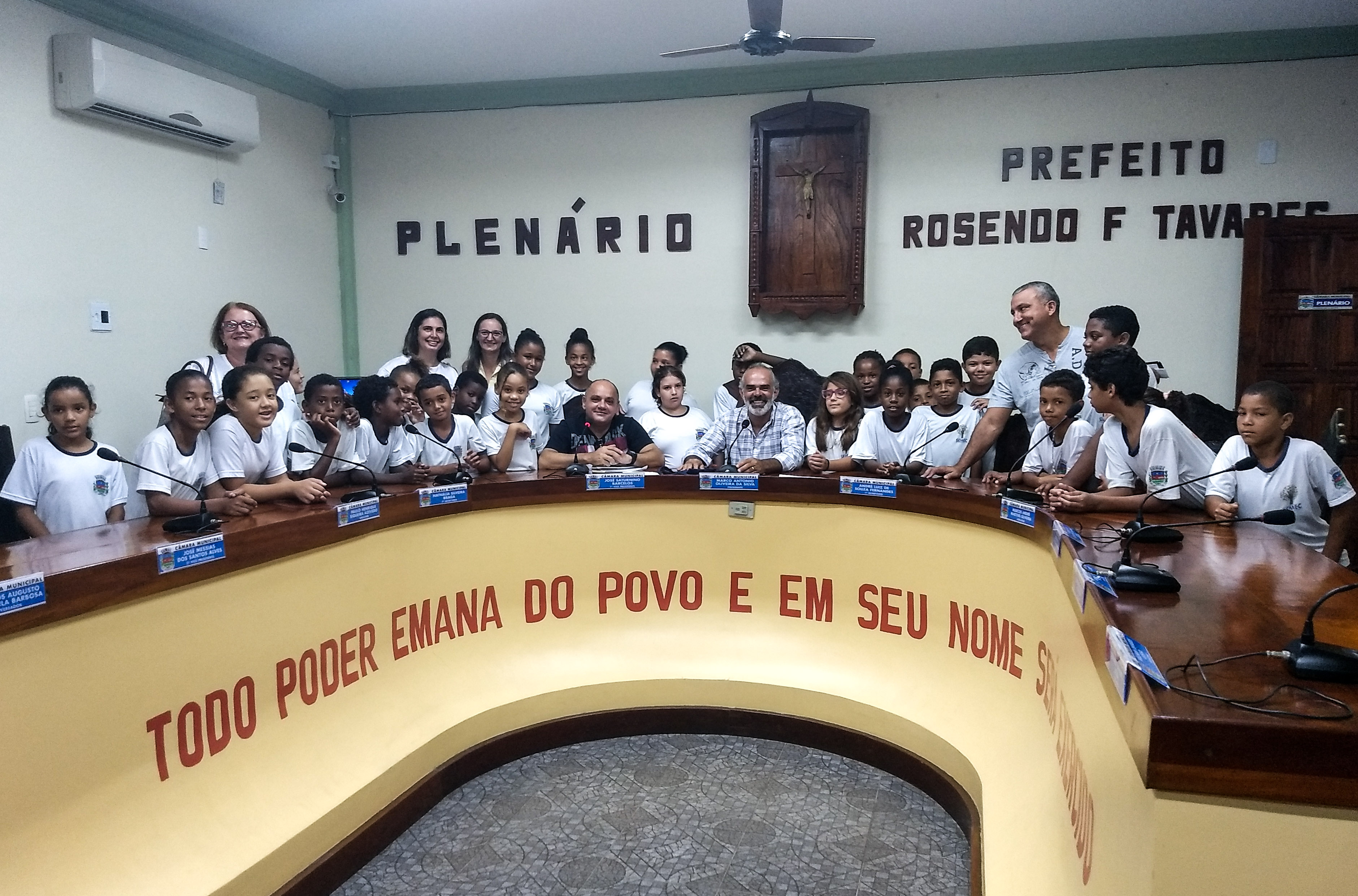 Câmara Macabu recebe visita de alunos da rede municipal de ensino