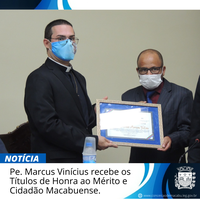 Pe. Marcus Vinícius Moreira Falcão recebe os Títulos de Honra ao Mérito e Cidadão Macabuense.